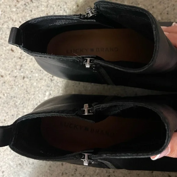 Lucky Brand Women’s Basel Leather Black Bootie in Size 10W - Picture 7 of 10